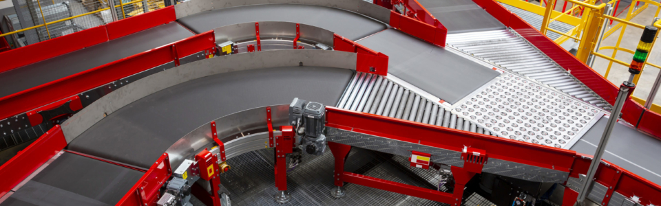 Conveyor sorting belt at distribution warehouse