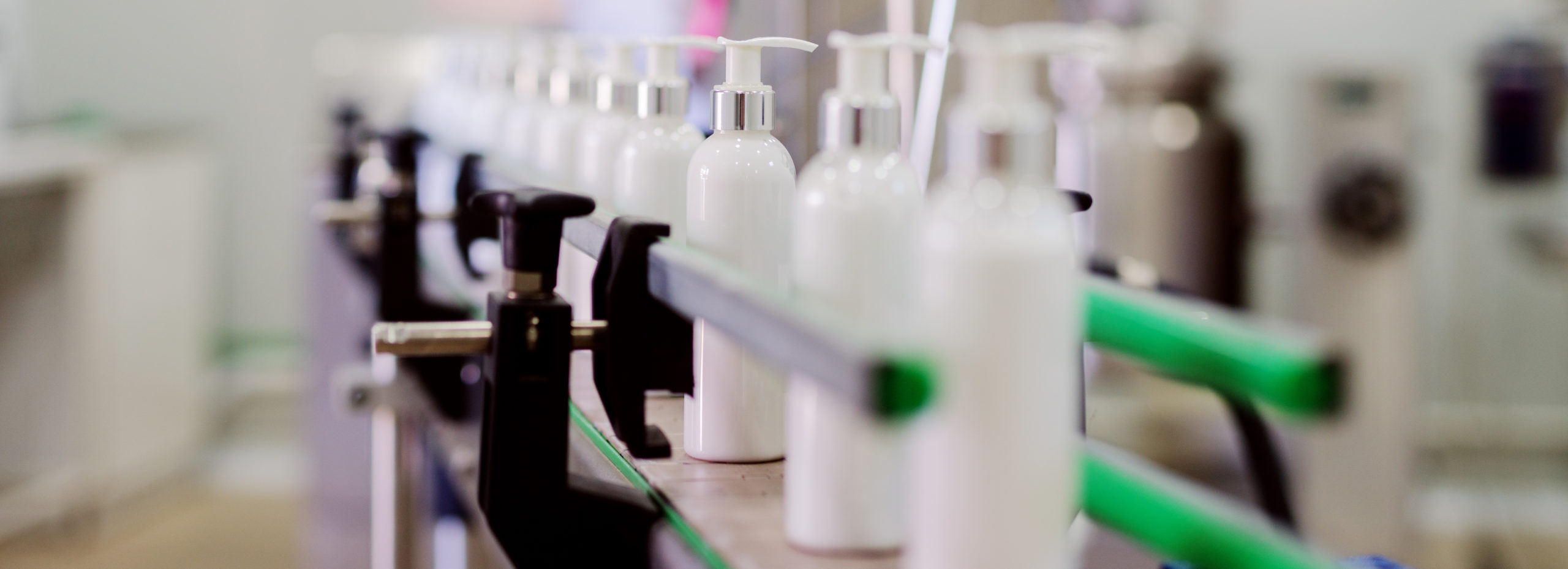 Picture,Of,Lotion,Bottles,On,Production,Line.,Bottles,Of,Cosmetic